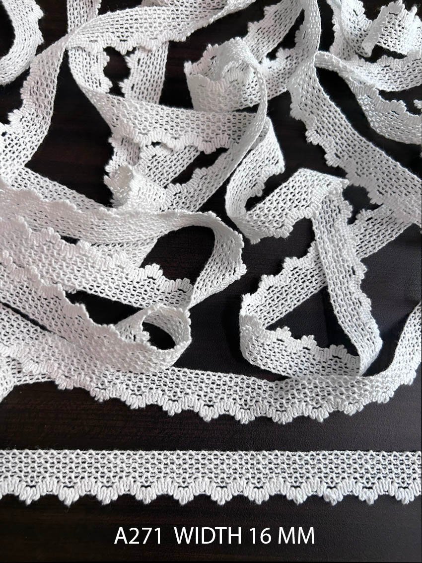 A271 16 MM white knitted scalloped edge lace with fine open mesh construction