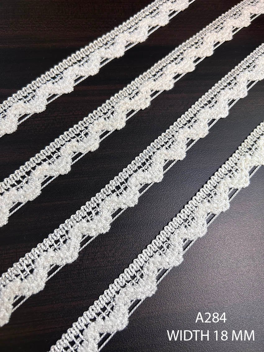 A284 Pearl White Silk Furry Edge Lace 18MM