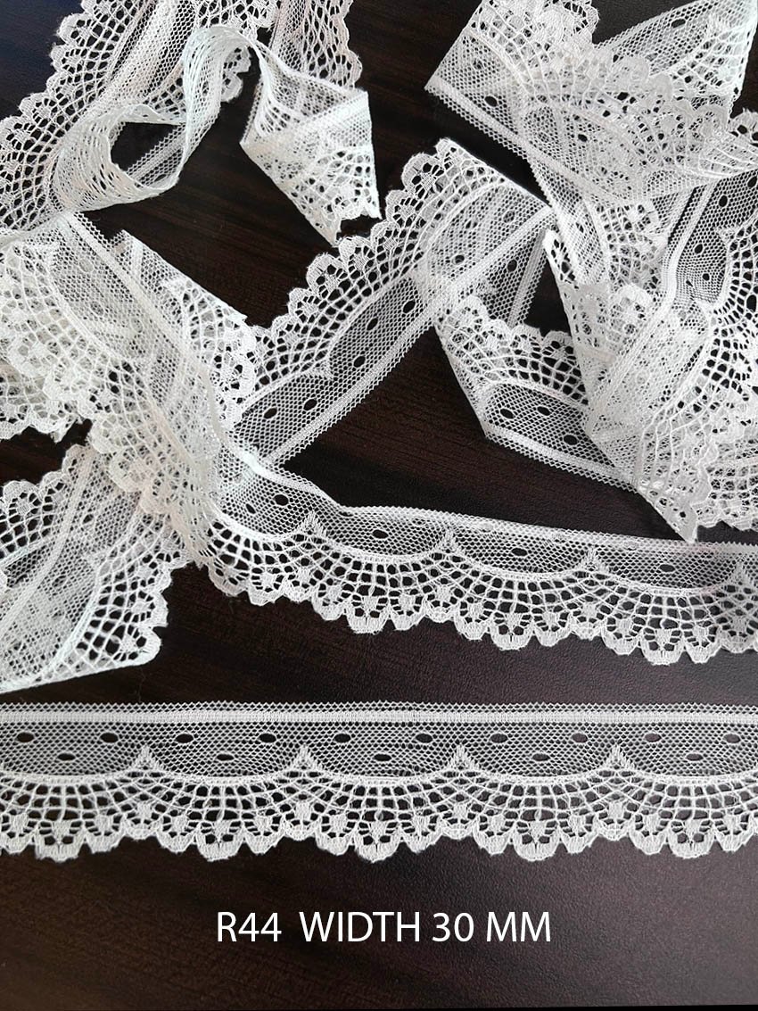 R44 White 30MM Raschel Knitted Nylon Lace Trim