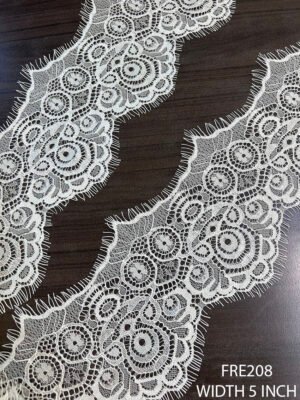 FRE208 white Chantilly lace – 5 inch wide, 3 meter roll