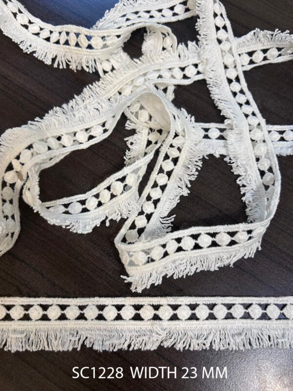 SC1228 GPO Cotton Chemical Fringe Lace with 23mm width and delicate fringe detailing