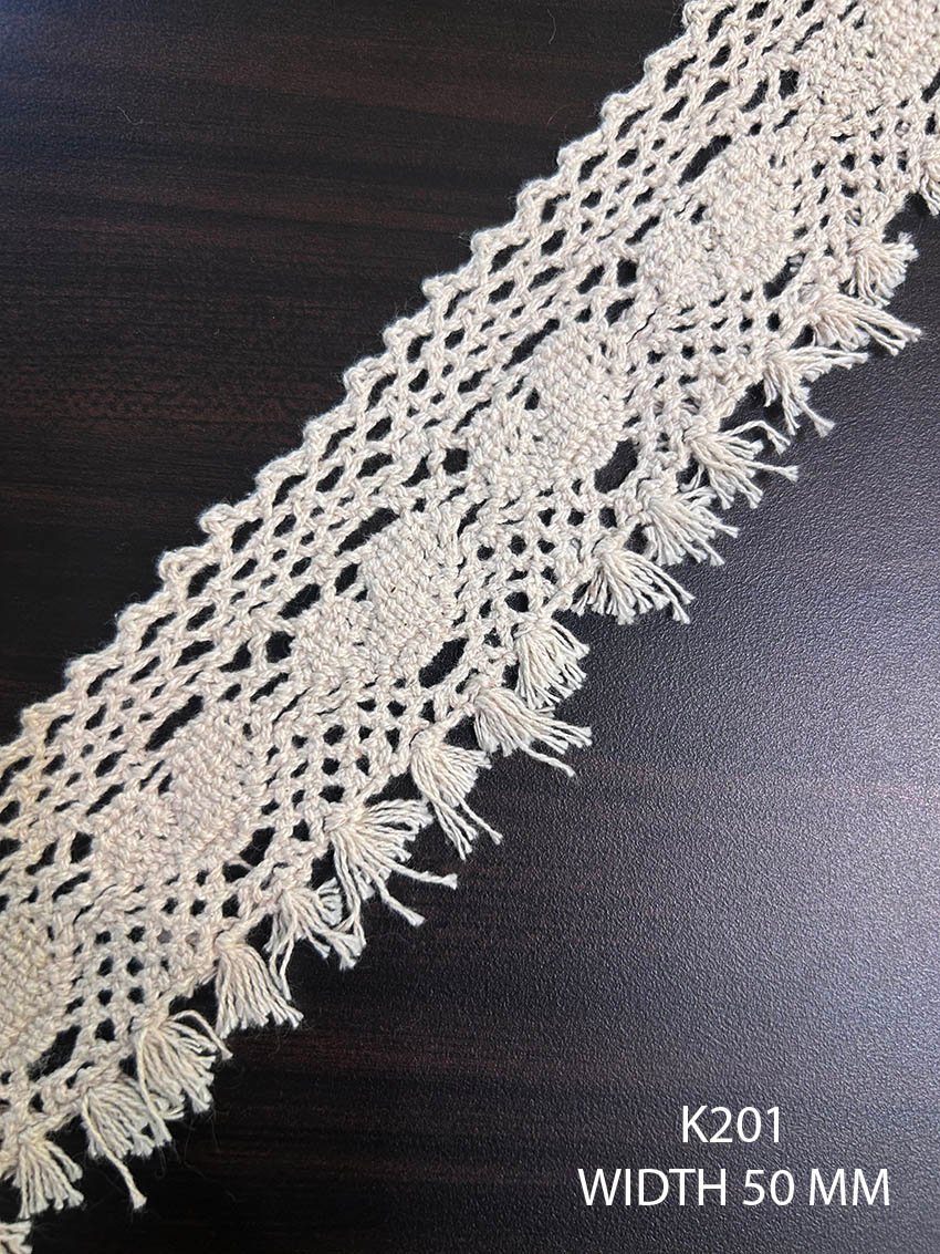 K201 greige cotton edging 50 mm with heart motifs, open mesh and hanging tassel fringe