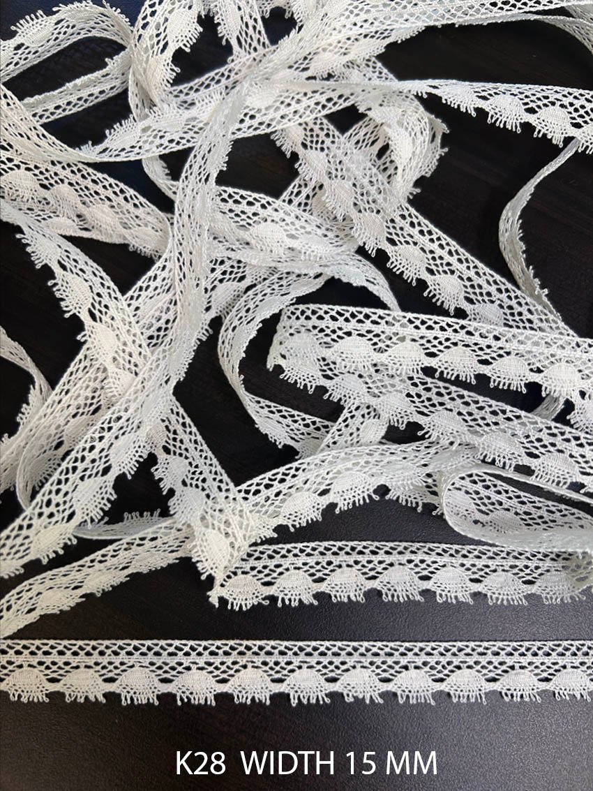 K28 15 mm white cotton edging with diamond mesh and repeating leaf drop motifs