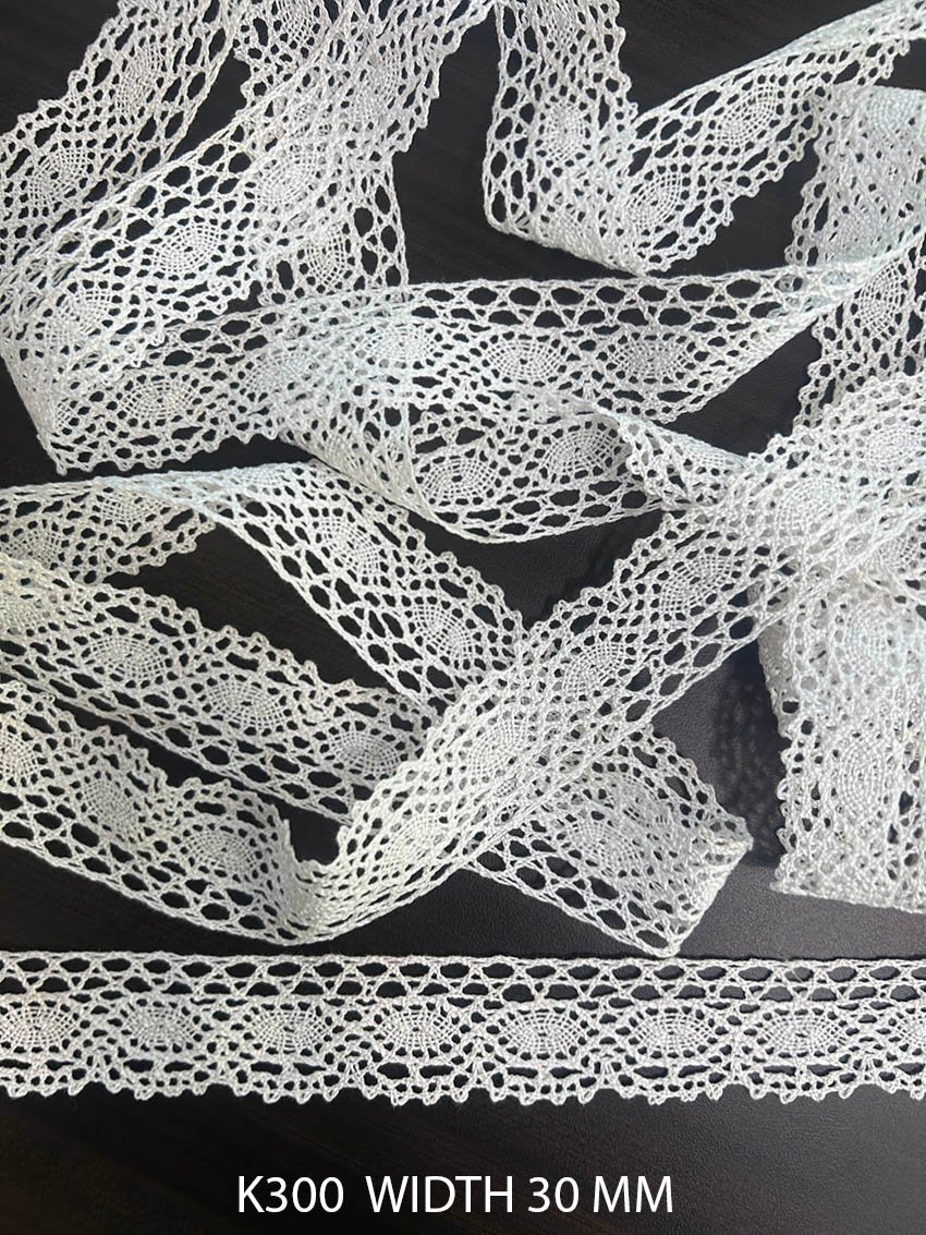 K300 white cotton crochet lace 30 mm with geometric openwork pattern