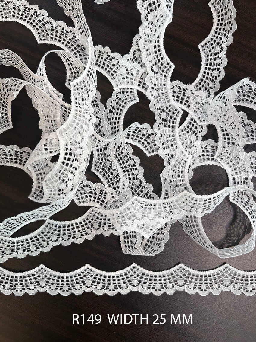 R149 white raschel fine dyeable lace 25 mm width with openwork floral pattern
